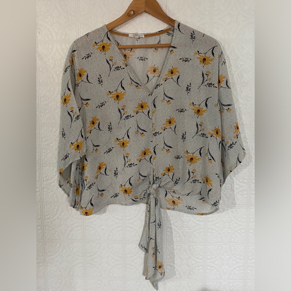 Maurices | Floral Tie Front blouse | medium | bell sleeves
